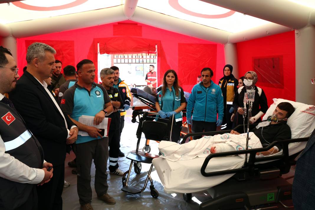 7,6’lık deprem! Meram Devlet Hastanesi'nde gerçeğinden farksız görüntüler 1